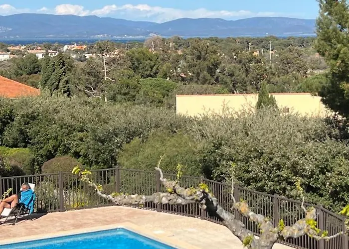 Lägenhet Grand Avec Piscine Presqu'ile De Giens *